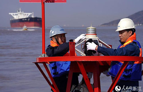 浙江寧波：智能化航標(biāo)護(hù)航海上春運(yùn)